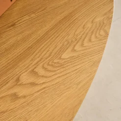 Afgeronde driehoekige salontafel met houteffect en verchroomde poten
