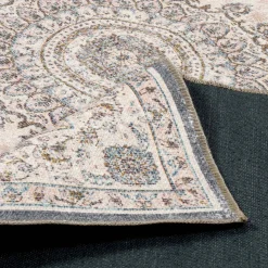 Barok binnenkleed met roze, rood en blauw motief