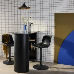 Bartafel, hoge keukentafel van houtdecor met opbergruimte