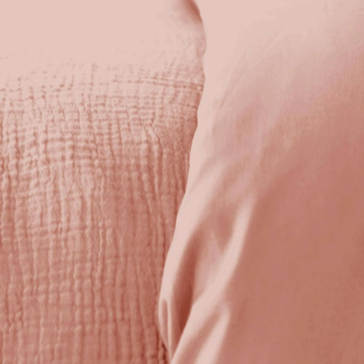 Beddengoedset in perzikkleurig katoengaas