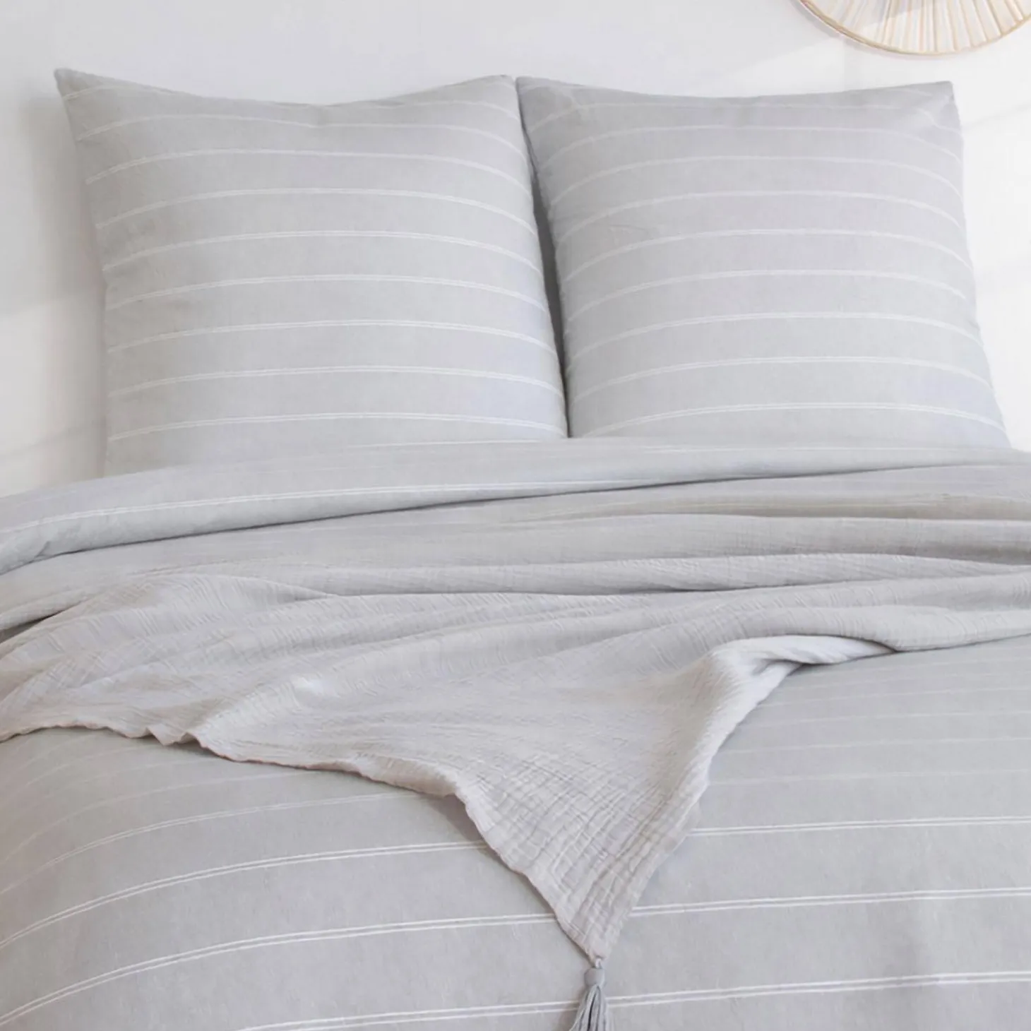 Beddengoedset voor 2 personen met gestreepte grijze gewassen microvezel