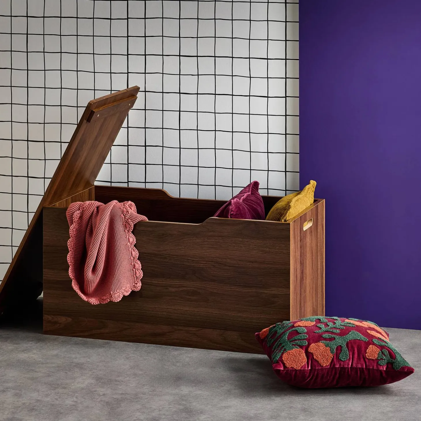 Bedeinde, walnootkleurig houtdecor