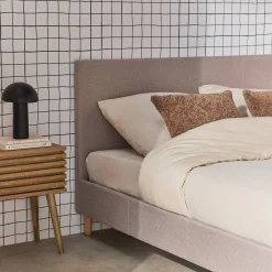 Bed met lattenbodem en hoofdeinde, stoffen afwerking