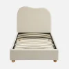 Bed met lattenbodem en hoofdeinde, wit met bouclé afwerking