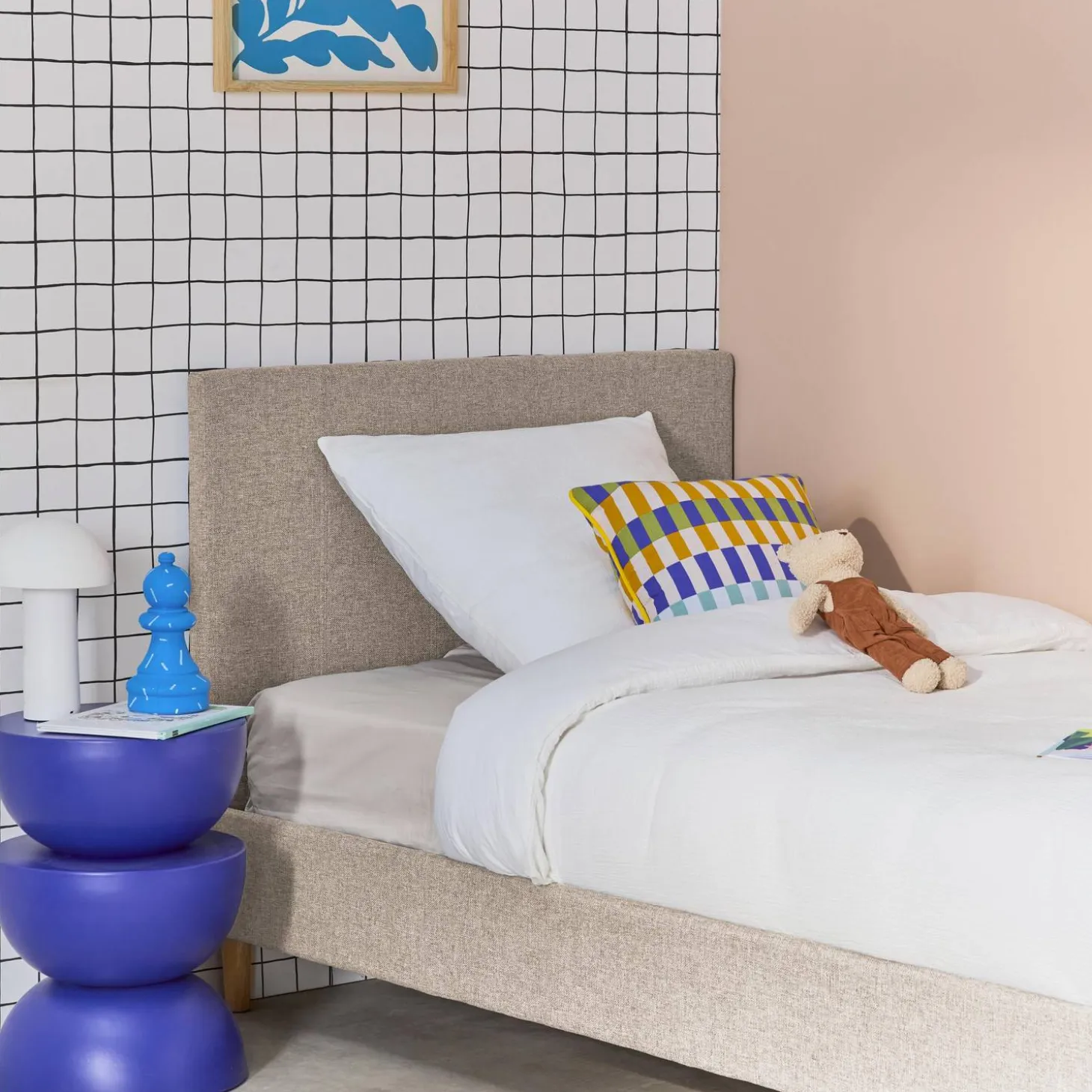 Bed met lattenbodem en hoofdeinde, stoffen afwerking