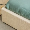 Bed met lattenbodem en hoofdeinde, bouclé afwerking, wit