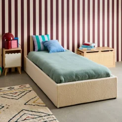 Bed met lattenbodem en hoofdeinde, bouclé afwerking, wit
