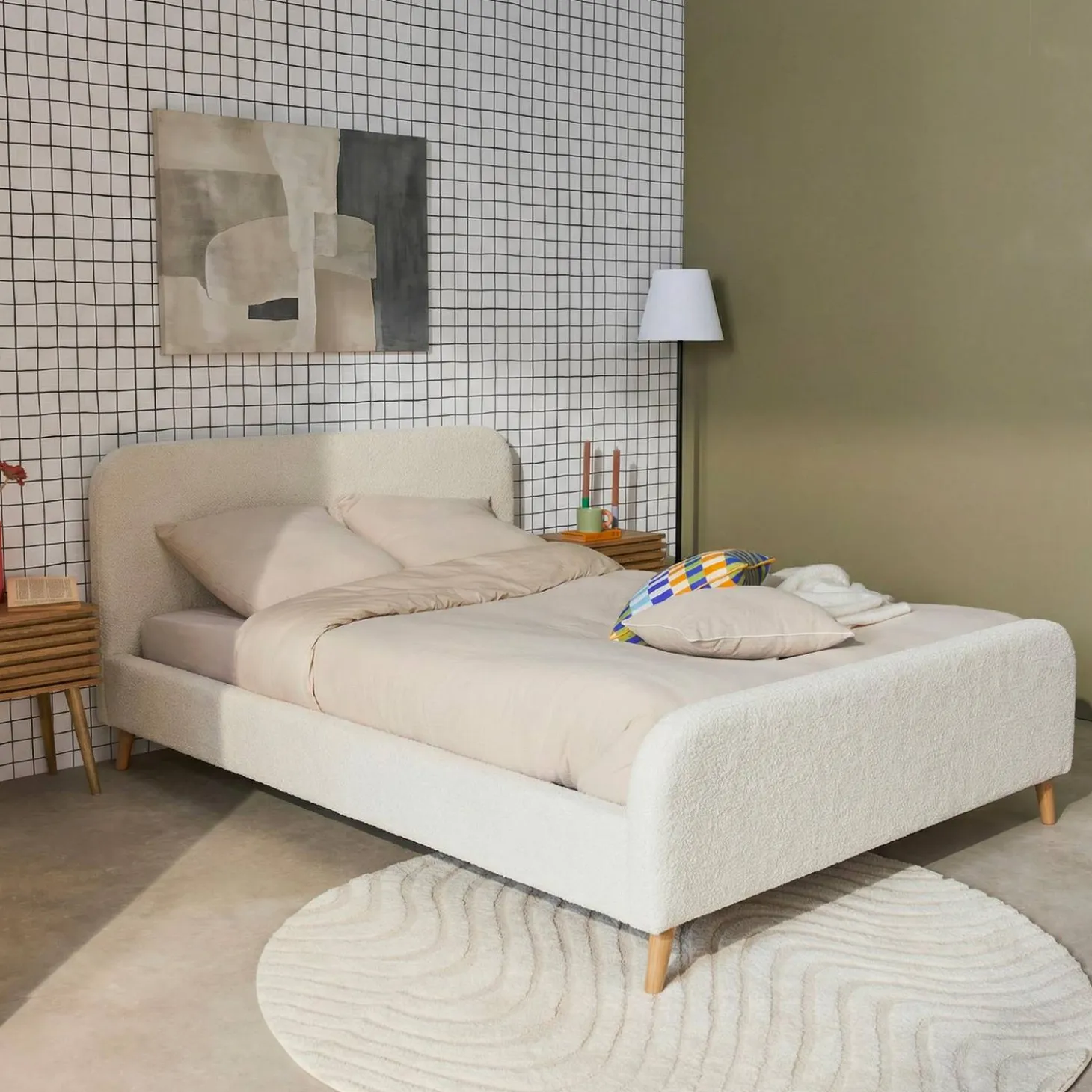 Bed 140x190cm met lattenbodem en gestoffeerd hoofdbord bouclé