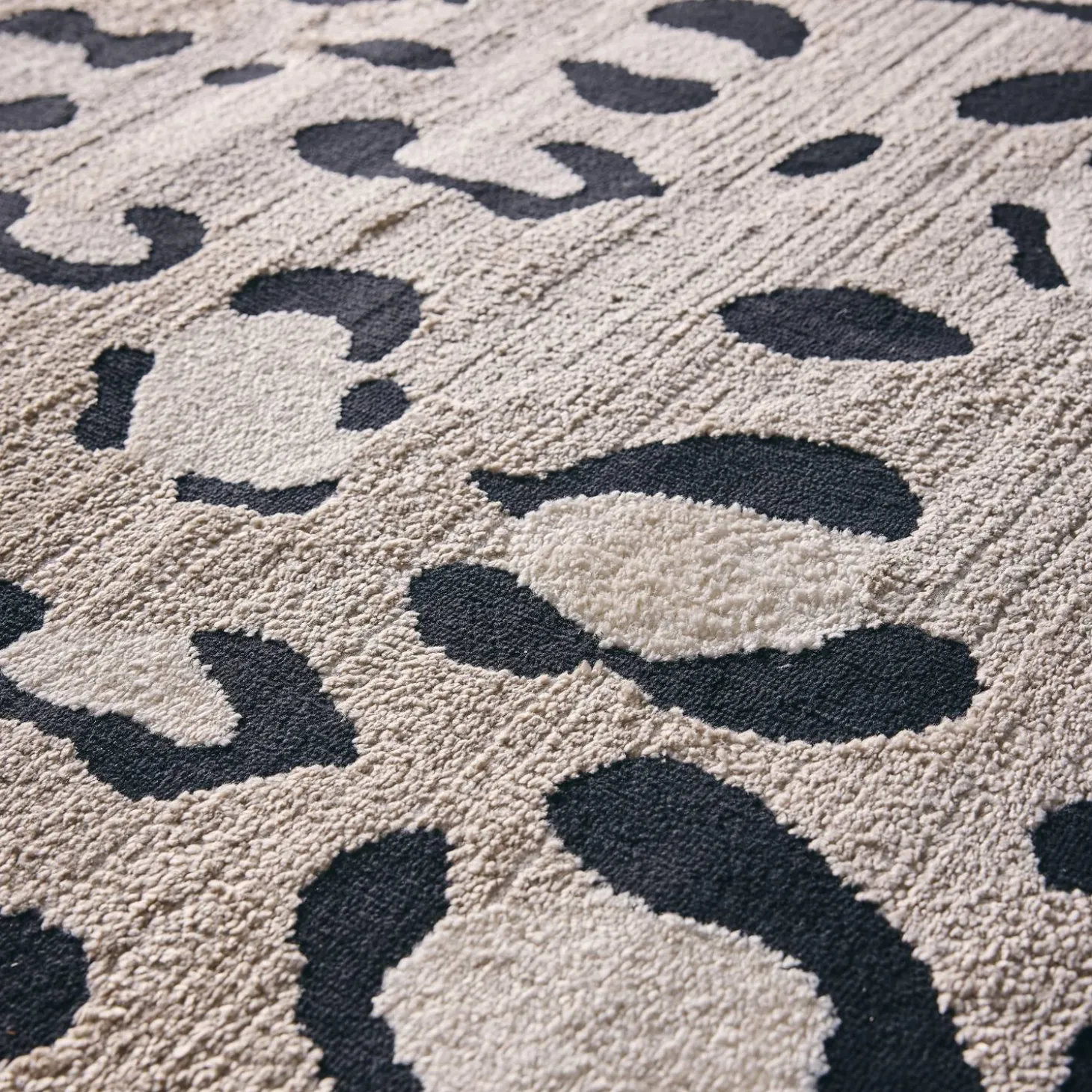 Beige luipaardmotief binnentapijt