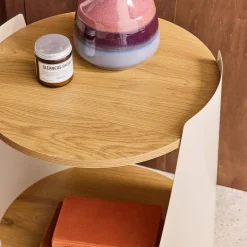 Bijzettafel op wieltjes van metaal en houtdecor