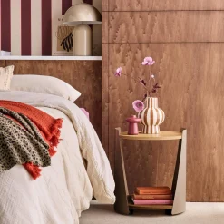 Bijzettafel op wieltjes van metaal en houtdecor