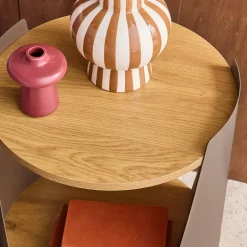 Bijzettafel op wieltjes van metaal en houtdecor