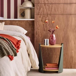 Bijzettafel op wieltjes van metaal en houtdecor