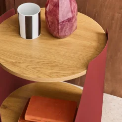 Bijzettafel op wieltjes van metaal en houtdecor