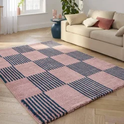 Binnen tapijt blauw en roze dambordpatroon