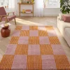 Binnen tapijt oranje en roze dambordpatroon