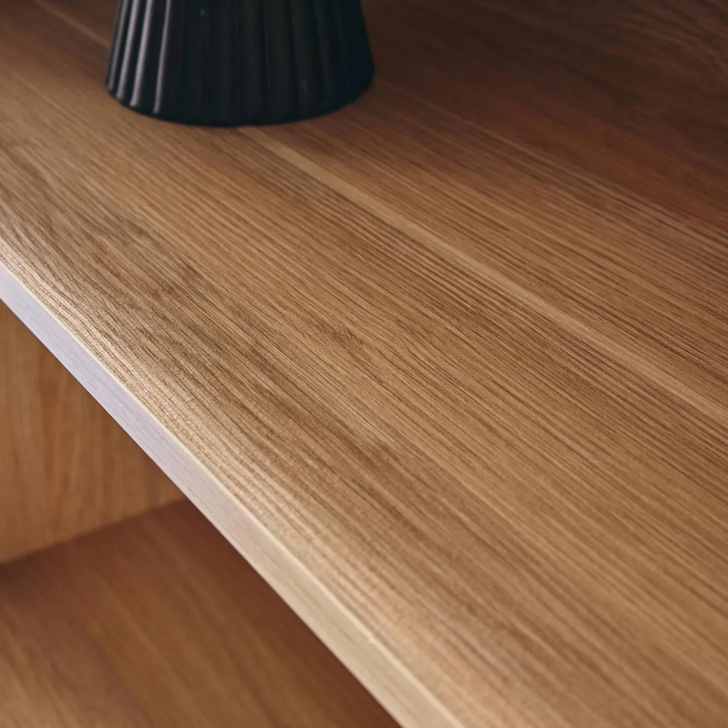 Boekenkast houtlook met 2 deuren 5 niveaus 80cm