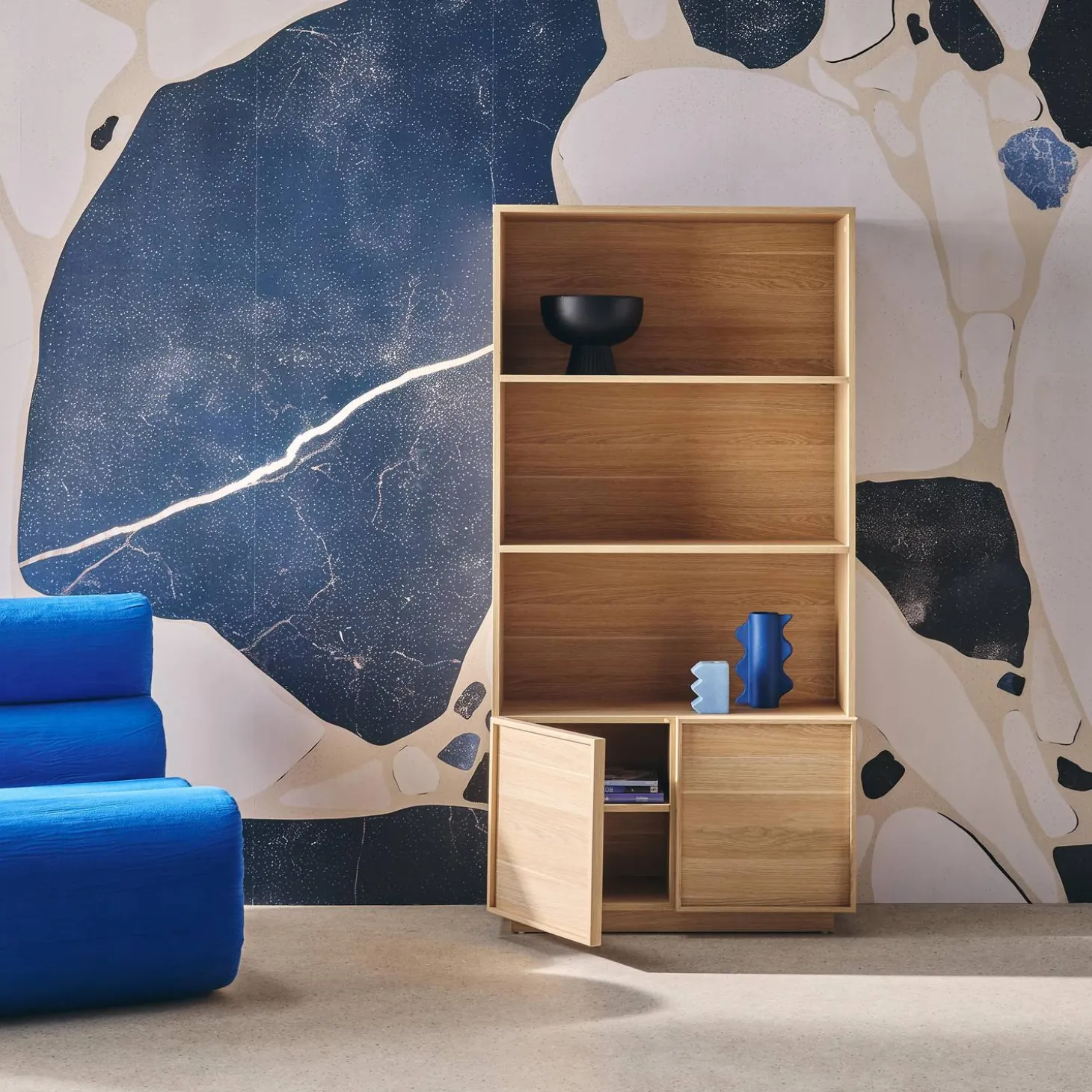 Boekenkast houtlook met 2 deuren 5 niveaus 80cm