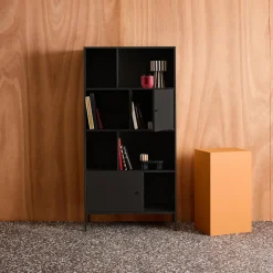 Boekenkast met 8 vakken en 2 deurtjes van metaal, industrieel