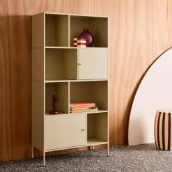 Boekenkast met 8 vakken en 2 deurtjes van metaal, industrieel