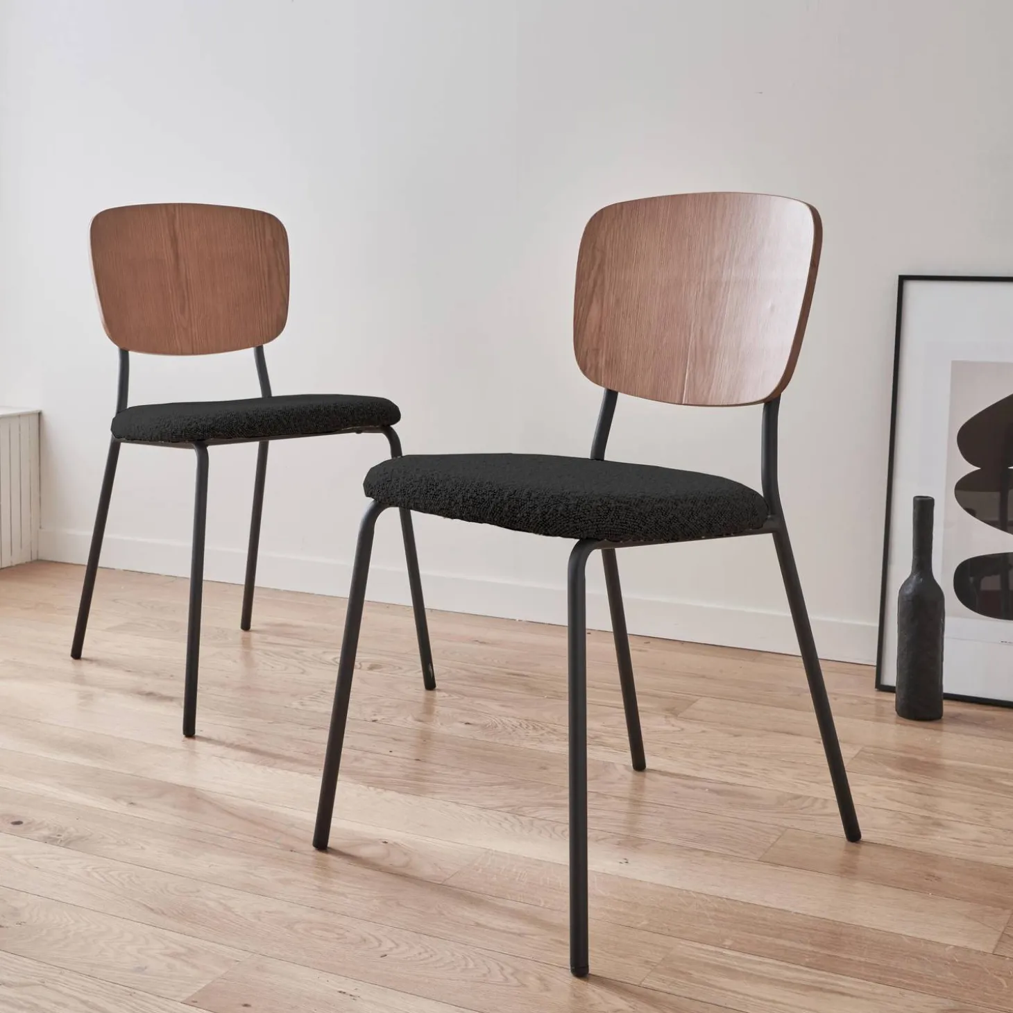 Bouclé zitting en houten rugleuning stoelen (set van 2)