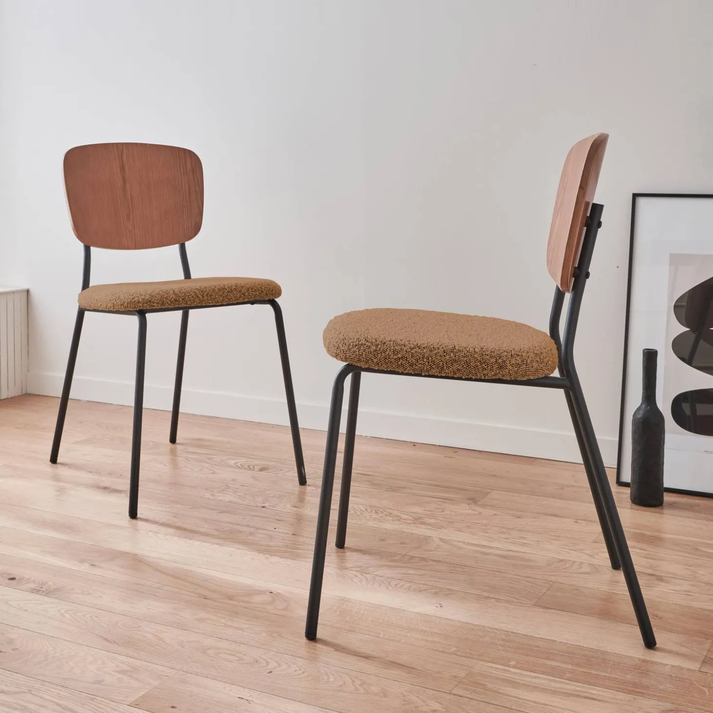 Bouclé zitting en houten rugleuning stoelen (set van 2)
