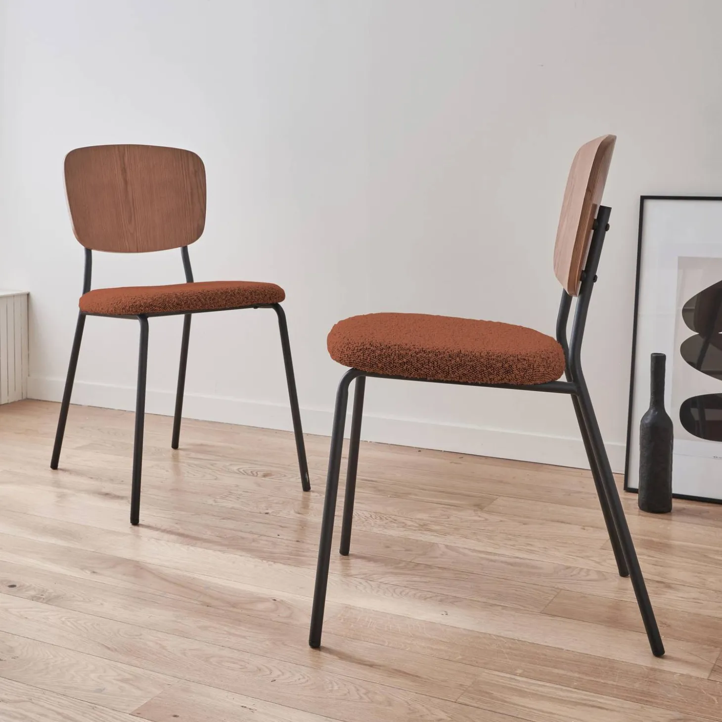 Bouclé zitting en houten rugleuning stoelen (set van 2)