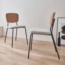 Bouclé zitting en houten rugleuning stoelen (set van 2)