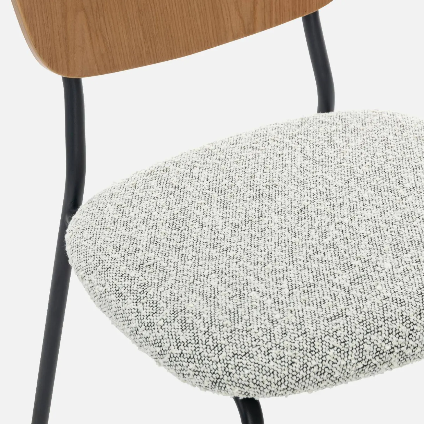 Bouclé zitting en houten rugleuning stoelen (set van 2)