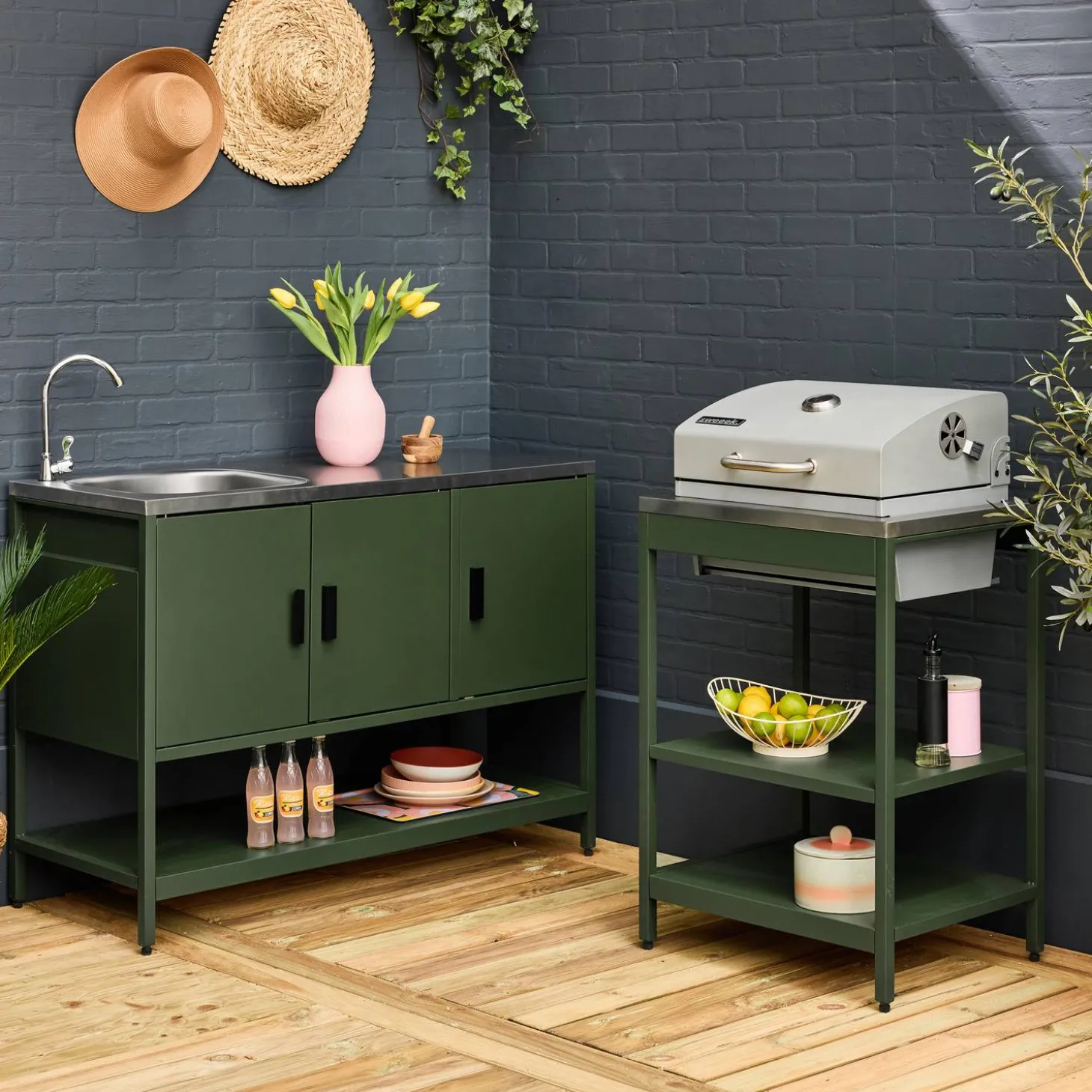 Buitenkeuken 2 modules met houtskoolbarbecue en gootsteen staal