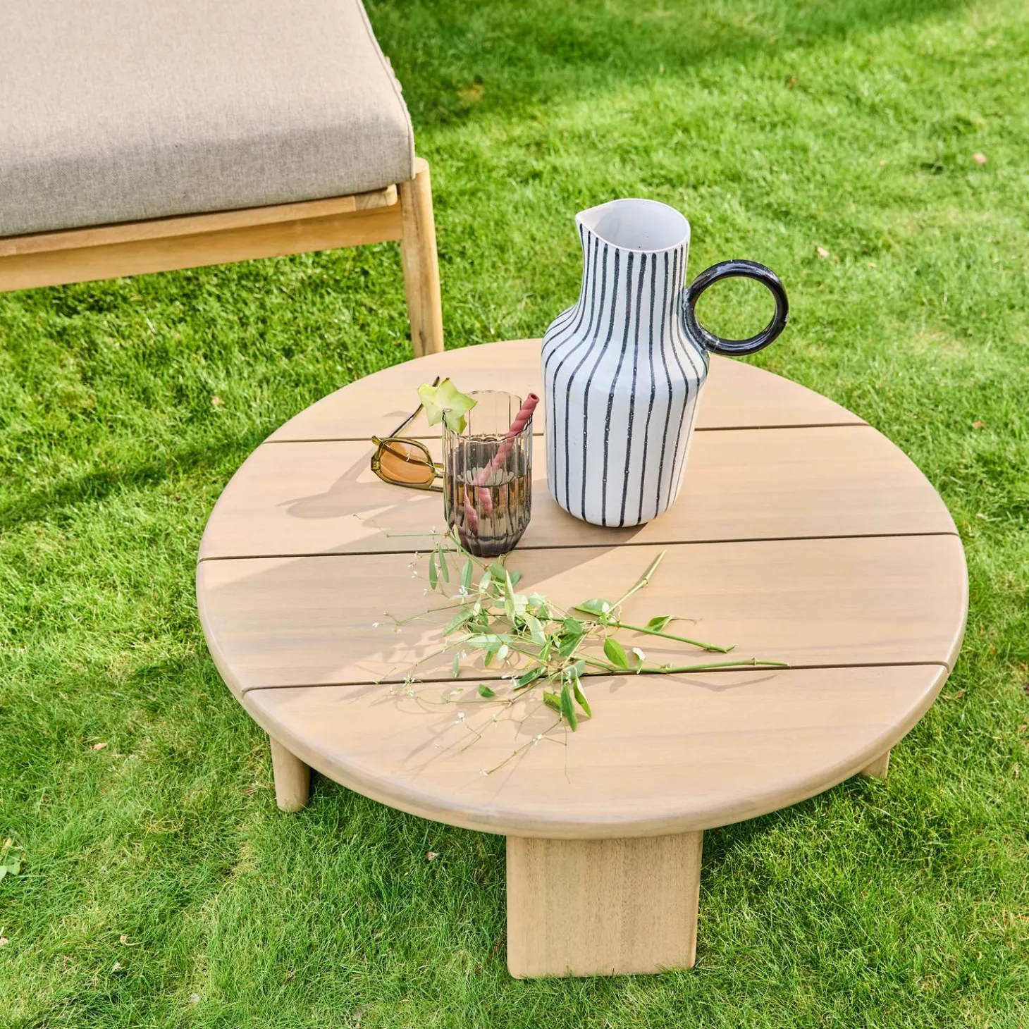 Buiten salontafel rond van acaciahout 70cm