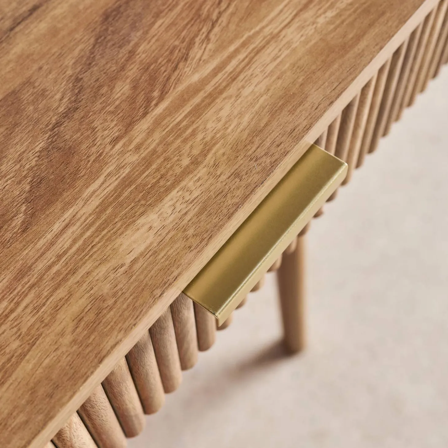 Bureau met gegroefd mangohouteffect, 2 lades