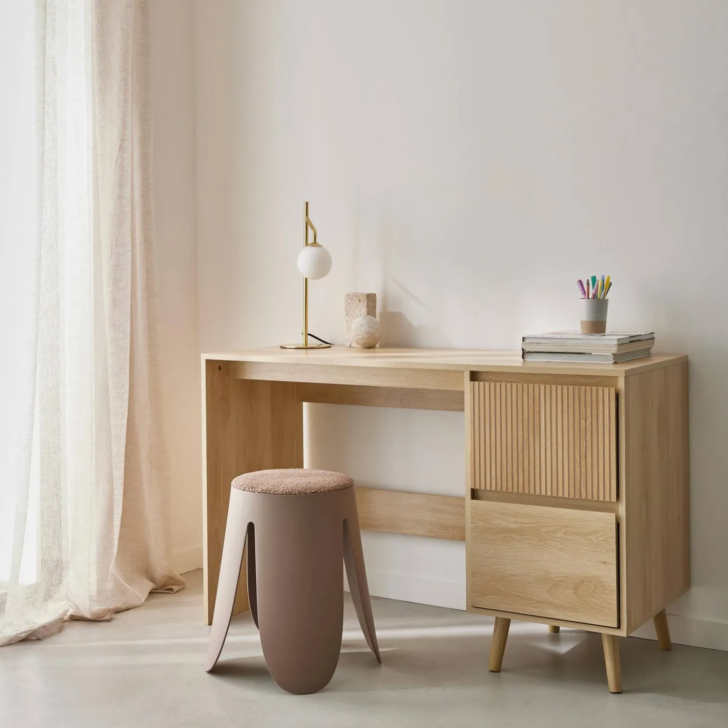 Bureau met 2 lades in Scandinavische stijl