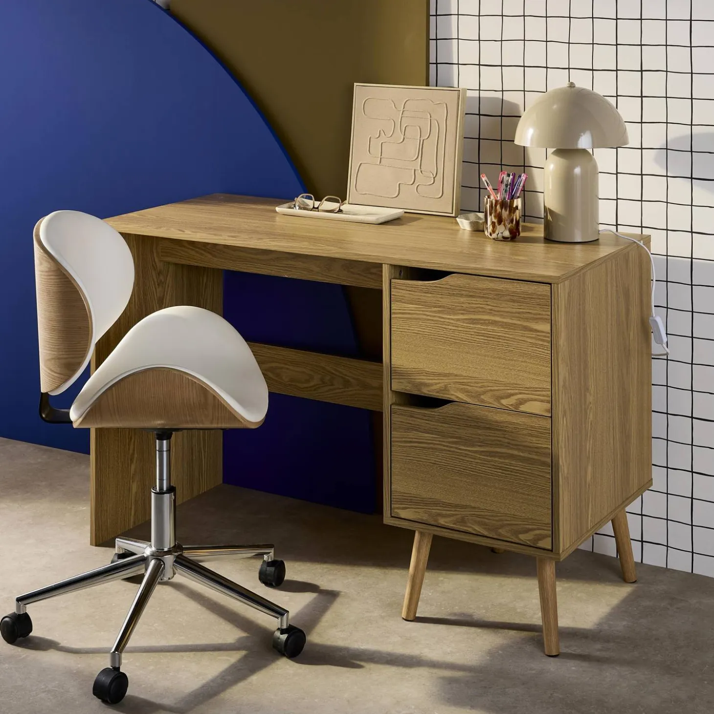 Bureau met 2 lades in walnootkleurig hout