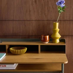 Bureau met open opbergruimte metaal en houtdecor