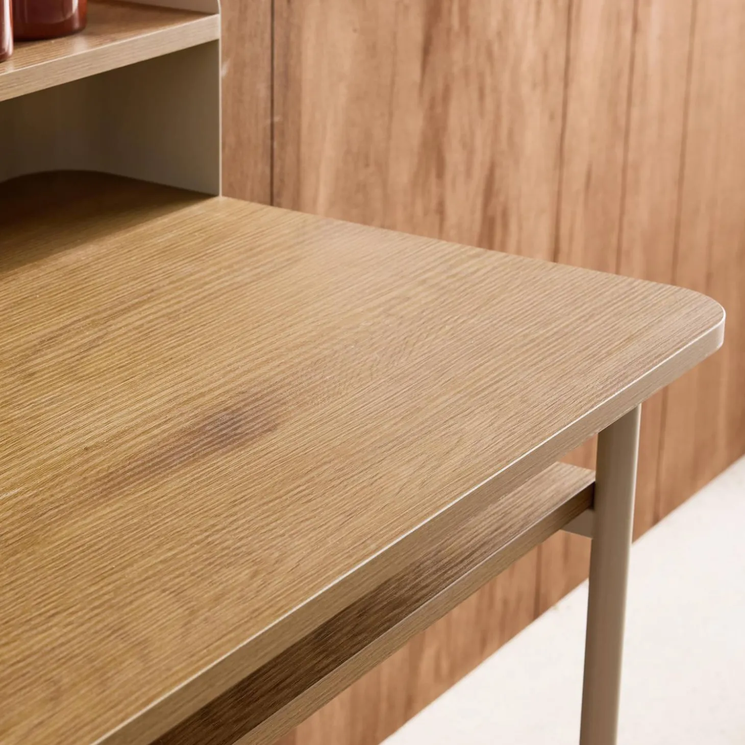 Bureau met open opbergruimte metaal en houtdecor