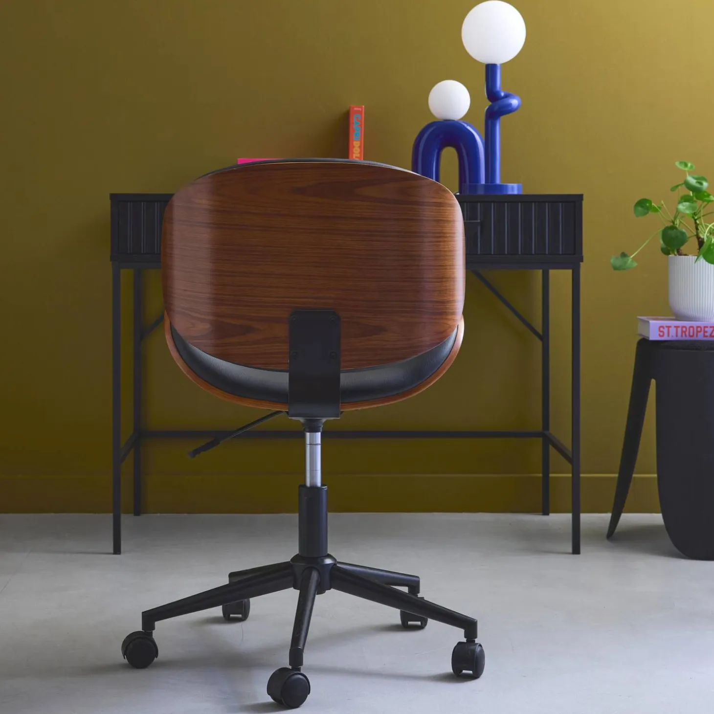 Bureaustoel met wielen, gebogen hout en kunstlederen afwerking