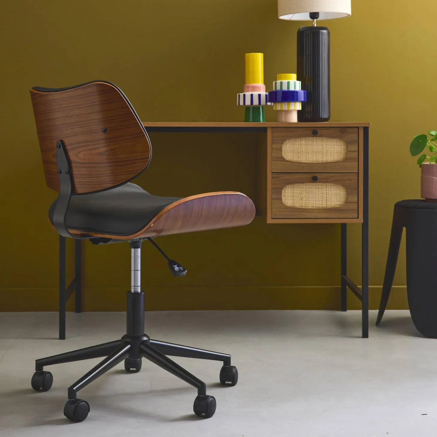 Bureaustoel met wielen, gebogen hout en kunstleren afwerking