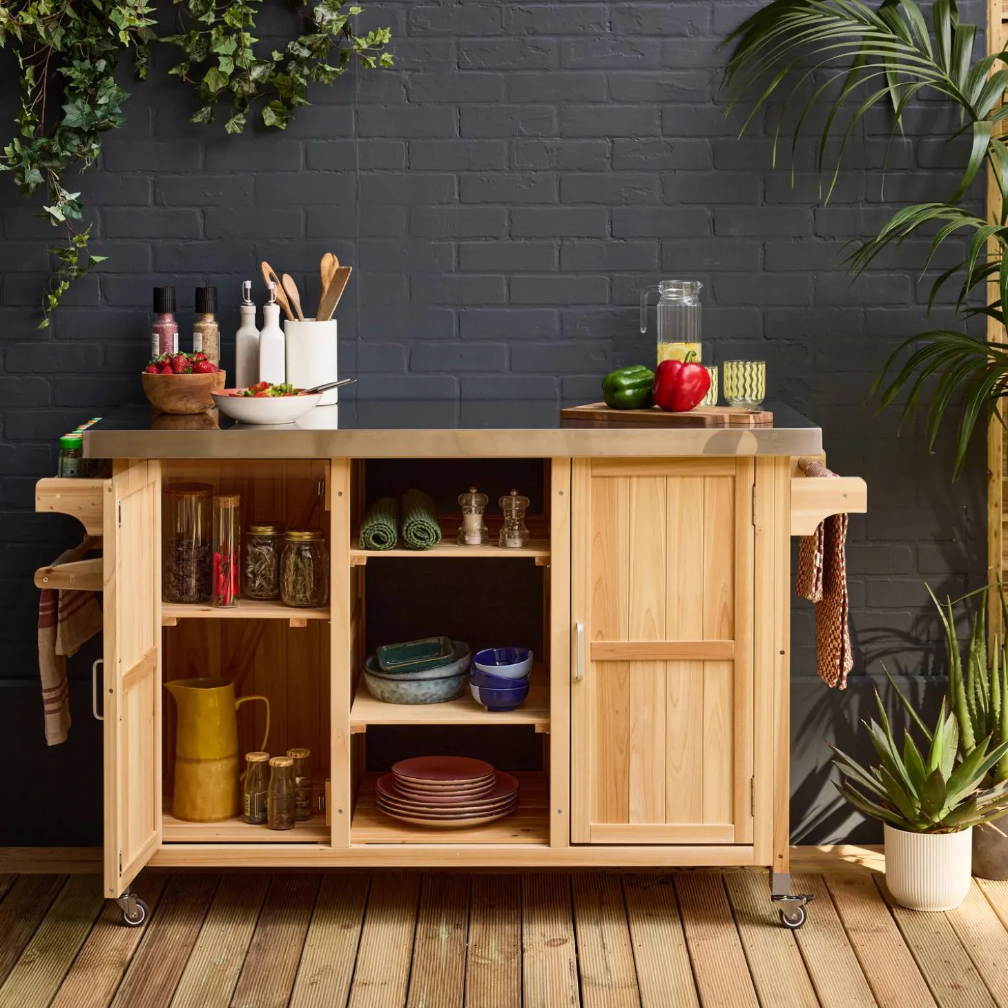 130cm dennenhouten barbecue dressoir met handgrepen, 7 opbergruimtes
