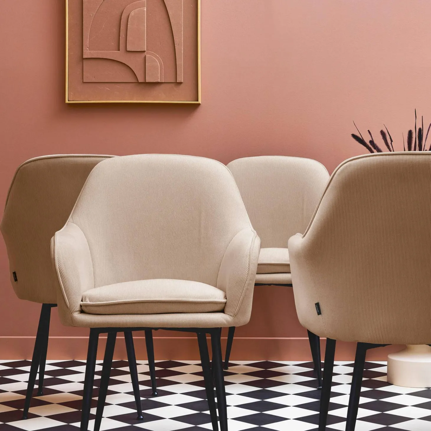 Corduroy fauteuil met matzwarte metalen poten (Set van 4)