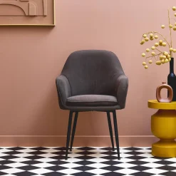Corduroy fauteuil met matzwarte metalen poten