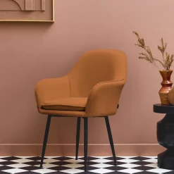 Corduroy fauteuil met matzwarte metalen poten