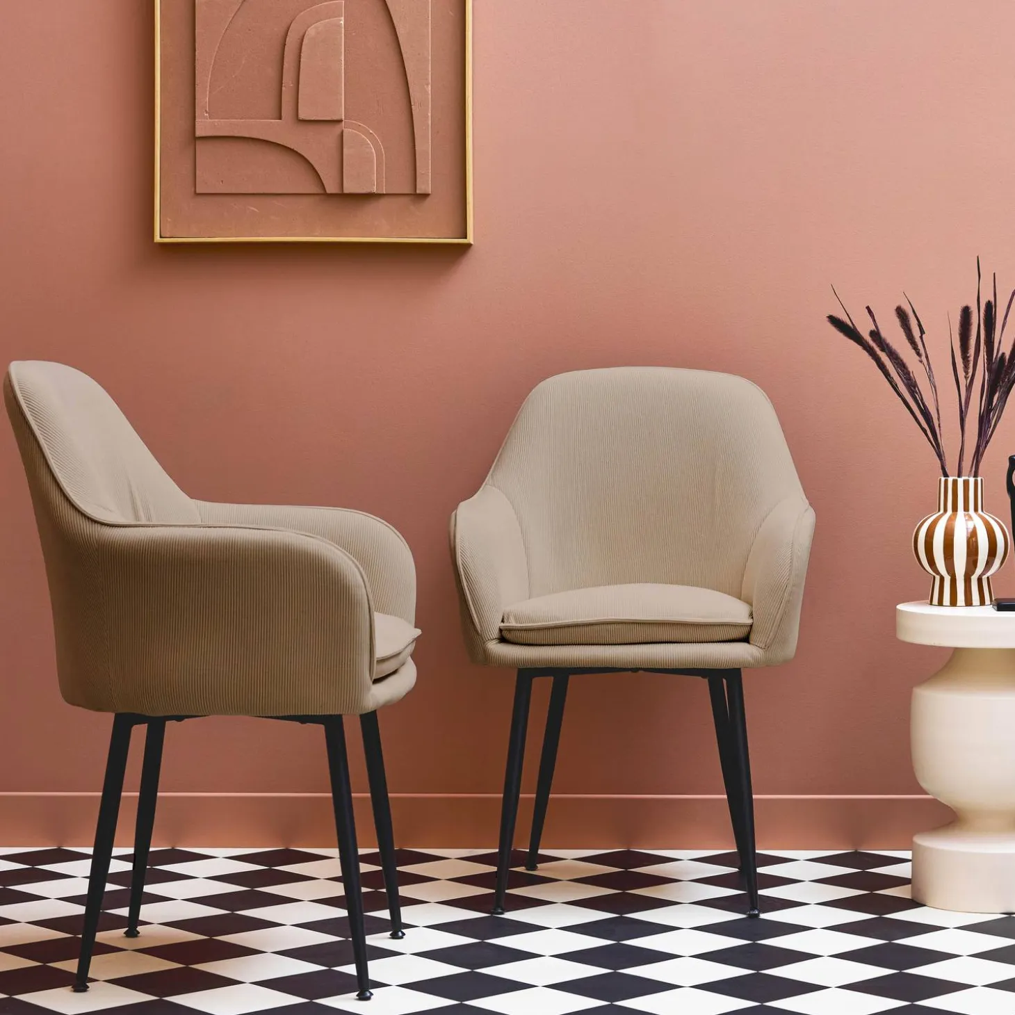 Corduroy fauteuil met matzwarte metalen poten (Set van 2)