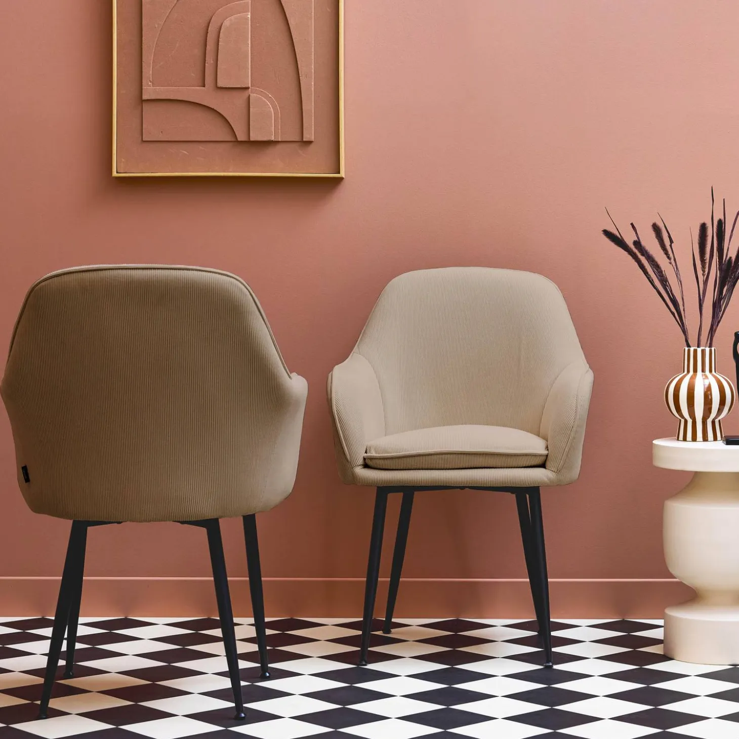 Corduroy fauteuil met matzwarte metalen poten (Set van 2)