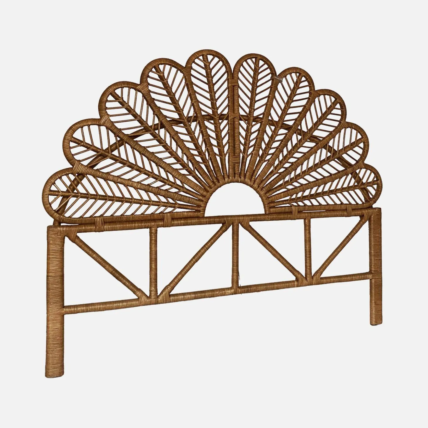 Donker rotan hoofdbord