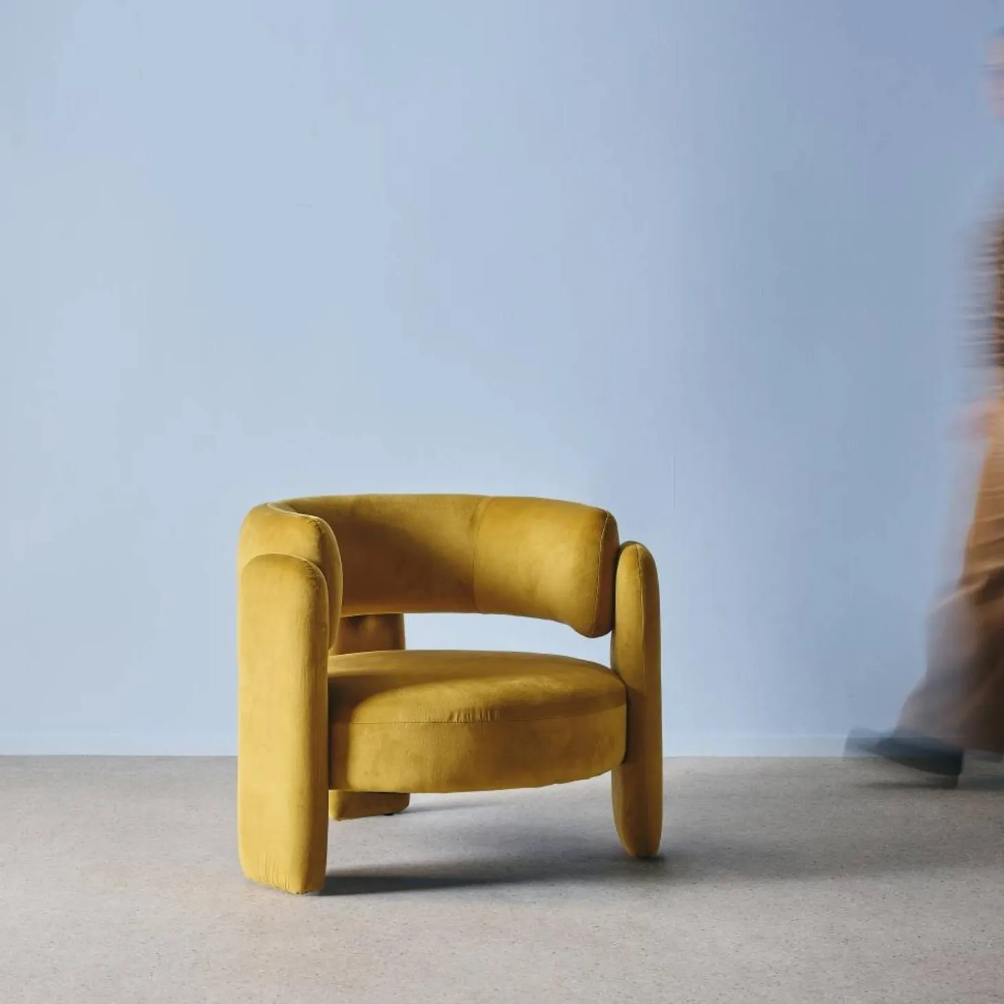 Driepoot fauteuil in fluweel