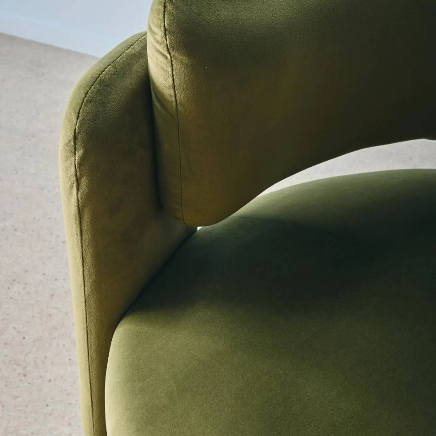 Driepoot fauteuil in fluweel