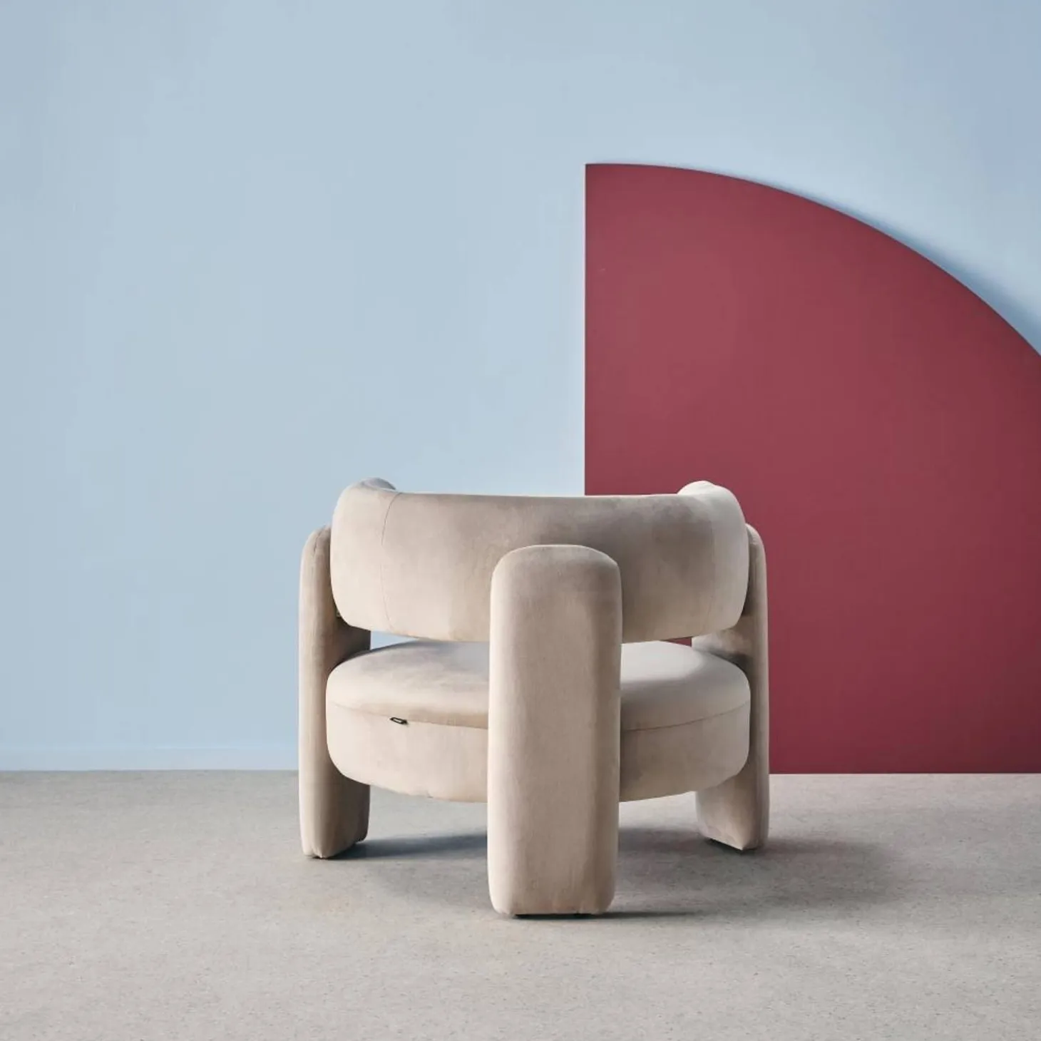 Driepoot fauteuil in fluweel