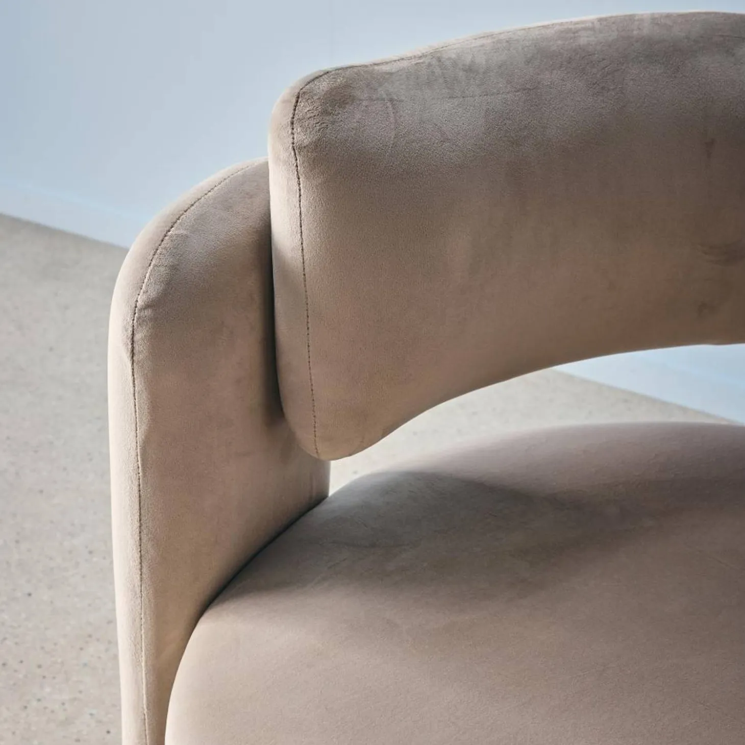 Driepoot fauteuil in fluweel