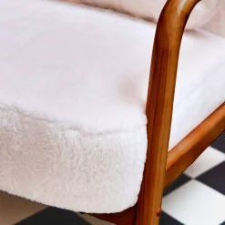 Fauteuil met walnootkleurig hout en imitatiebonteffect